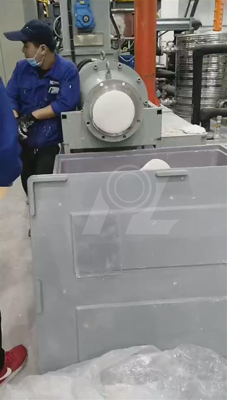 2，上料，捏合精煉